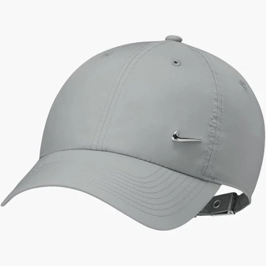 NIKE CAP DRI-FIT CLUB METAL SWOOSH "LIGHT GREY"