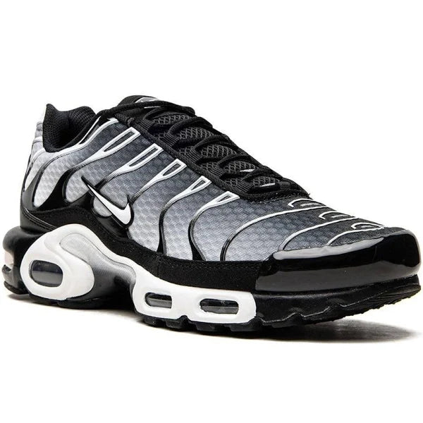 NIKE AIR MAX PLUS "BLACK METALLIC SILVER"