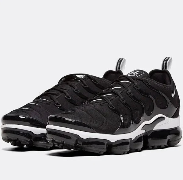 NIKE AIR VAPORMAX PLUS "BLACK/WHITE"